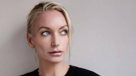 L.S.Hilton vierte en su novela 'Maestra' un thriller teñido de sexo y ambición
