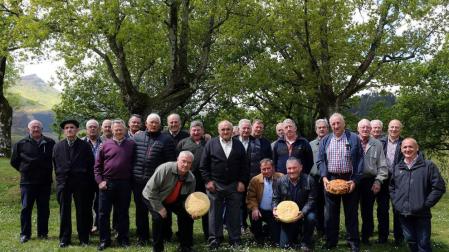 Los antiguos pastores americanos ayer en el camping Ariztigain de Sunbilla.