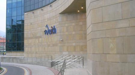 Barkos confirma "medidas" con el País Vasco para que EITB vuelva a emitir en Navarra