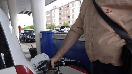 El litro de diésel supera el euro por litro por primera vez desde enero