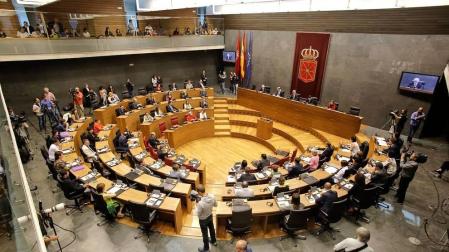 Los partidos políticos navarros acudieron a la formación del Parlamento de Navarra tras las elecciones autonómicas celebradas el 24 de mayo.