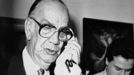 Cien años de Camilo José Cela, el escritor convencido de que "el que resiste, gana"