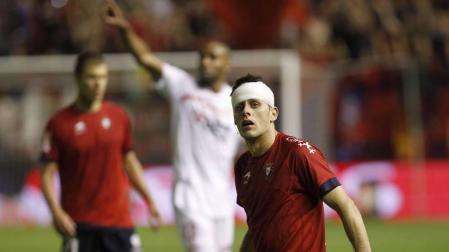 Camuñas se partió la ceja para dar una asistencia contra el Sevilla (3-2).