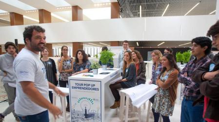 Trescientos jóvenes participan en el "Pop Up Emprendedores", organizado por Fundación Telefónica y la Universidad de Navarra con el objeto de aprender a pensar diferente, despertar la creatividad, y convertirse en agentes de cambio a través de sus propias ideas, desarrollando su espíritu emprendedor.