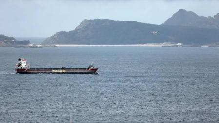 Salvamento Marítimo busca al sur de las Islas Cíes a dos marineros que salieron a faenar y están desaparecidos.
