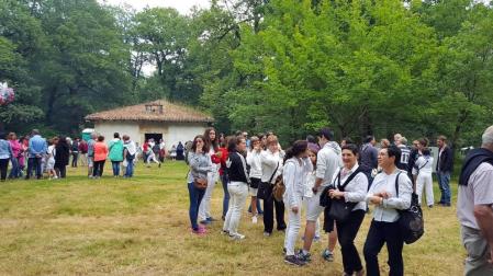 El cielo cubierto y una temperatura fresca recibieron la fiesta popular por antonomasia en la villa.