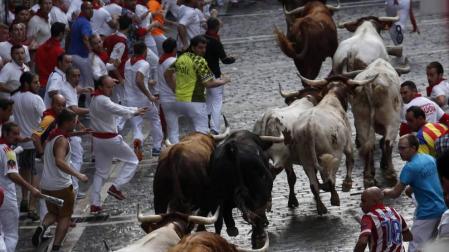 Un encierro masivo y sin cornadas en el domingo de Sanfermines