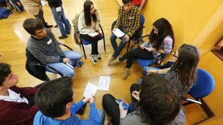 Jóvenes en una campaña de prevención de drogas.