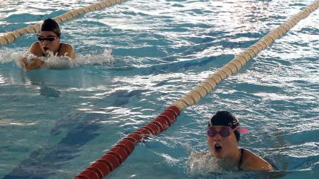 Imágenes de la sexta jornada de natación en categoría Benjamín de los Juegos Deportivos de Navarra.