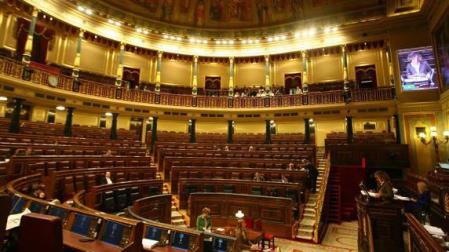 Aspecto general de un Congreso de los Diputados prácticamente vacío.