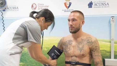 Digard, durante el reconocimiento médico con Osasuna.