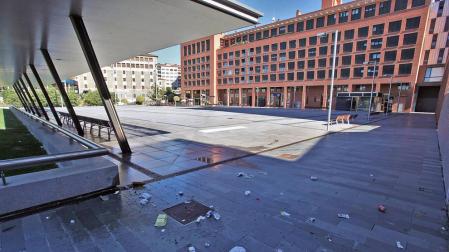 Trapicheo, suciedad y ruidos en la plaza Felisa Munárriz de Pamplona