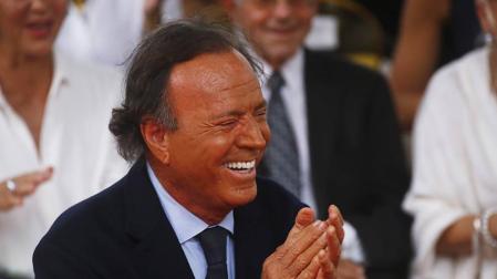 'La vida sigue igual' para Julio Iglesias a los 73 años