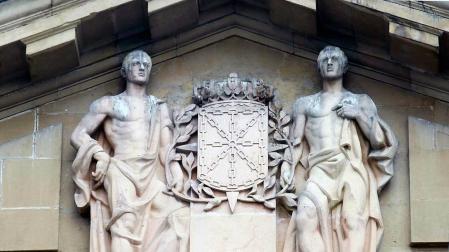 El Gobierno da los primeros pasos para retirar la laureada del Palacio de Navarra
