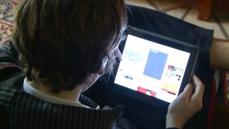 El 70% de los niños come pegado a una pantalla