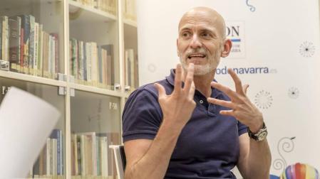 Alejandro Palomas: "Escribir me salva de morirme"