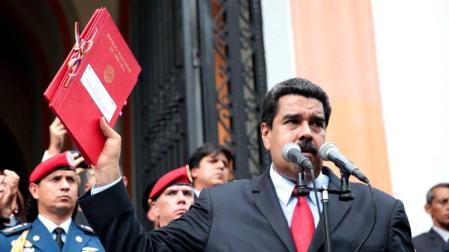 Maduro aprueba el presupuesto general de 2017 saltándose al Parlamento