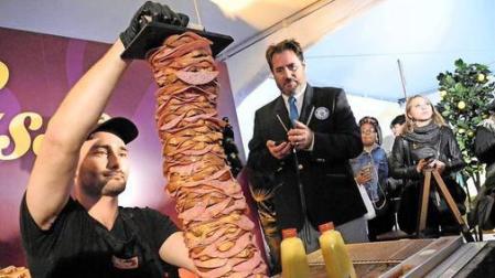 Elaboran en Nueva York el sándwich más alto del mundo