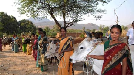Moda india que ayuda a la mujer