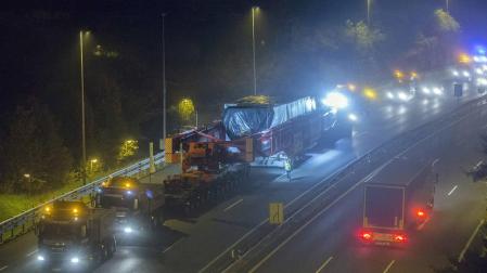 El convoy de 100 metros que atravesará Navarra y cortará tres autovías, en marcha