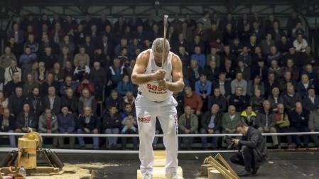 Fotos del Campeonato navarro de aizkora de Primera, celebrado el 18 de noviembre en el frontón de Doneztebe.