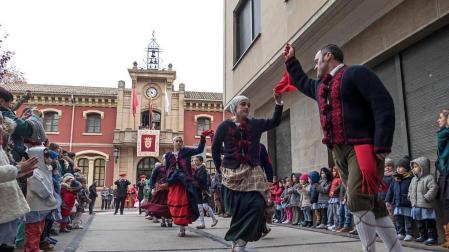 Cien minutos de tradición al apóstol
