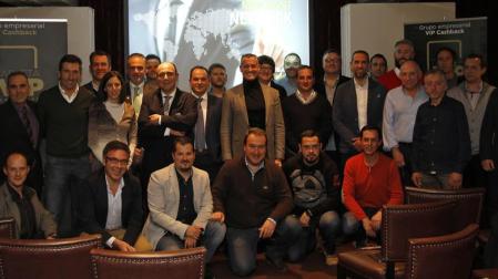Foto de familia de los miembros del grupo, cuya presentación se realizó en el Castillo de Gorraiz.