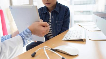 El pediatra no cuenta alos padres lo que le dice el menor si no hay riesgo vital