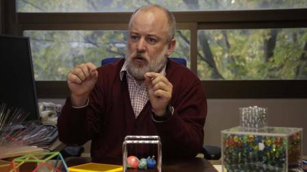 "Divulgar el conocimiento es parte del trabajo de todo profesor universitario"