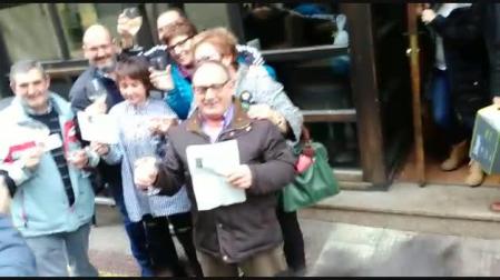 Azagra celebra el tercer premio de la Lotería
