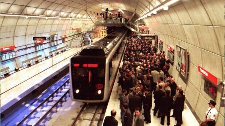 Un grupo de personas agrede a dos vigilantes de seguridad de Metro Bilbao
