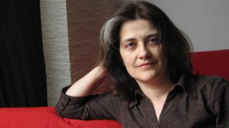 Rosa Ribas presentará en el club de lectura "Azul marino"