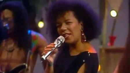La cantante de 'La lambada' aparece muerta en un coche incendiado cerca de Río
