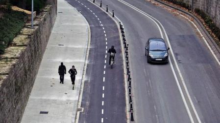 El nuevo carril bici entre la plaza Recoletas  y Trinitarios se abre al uso