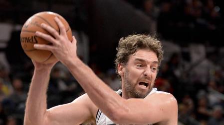 Ibaka sorprende a Pau Gasol con una gran actuación en San Antonio