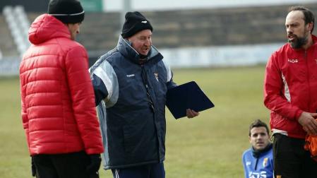 Momentos del primer entrenamiento de los futbolistas del CD Tudelano con el nuevo entrenador escocés John Clarkson