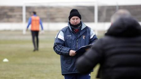 Momentos del primer entrenamiento de los futbolistas del CD Tudelano con el nuevo entrenador escocés John Clarkson