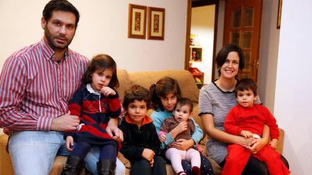 Tres niños que pueden traer una ayuda
