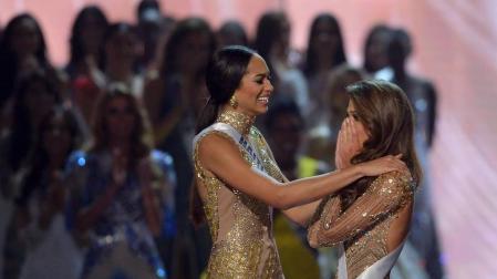 Iris Mittenaere devuelve a Europa la corona de Miss Universo