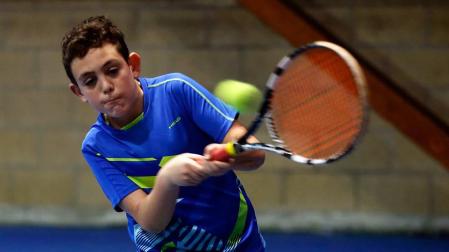 Los alevines muestran su tenis