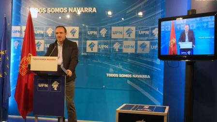 Esparza acusa a Barkos de ser la "máxima responsable" de que la ikurriña se pueda colocar en las instituciones navarras