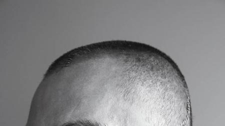 David Delfín posa para Pablo Saéz (su pareja) en el número de julio de Vogue.