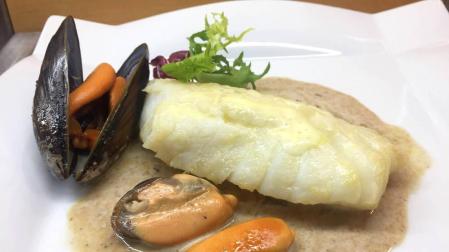 Bacalao confitado con mejillones