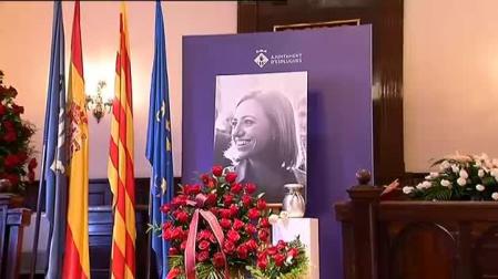 Los vecinos de Esplugues se despiden de Carme Chacón