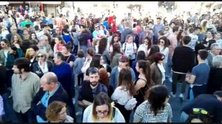 Cientos de tudelanos se concentran por el fallecido en el atropello múltiple