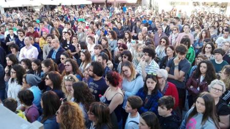 Imágenes de la concentración celebrada en la plaza de los Fueros de Tudela en protesta por el atropello múltiple ocurrido el día del Ángel.