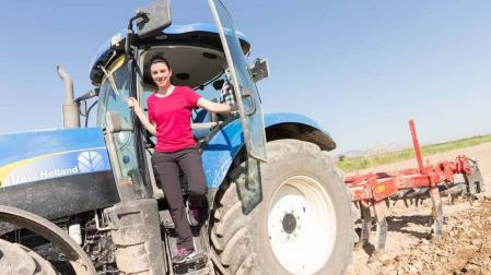 María José Arrondo: “Giraban la cabeza cuando empecé a llevar el tractor”