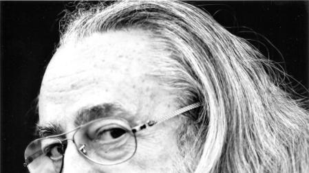 El poeta y editor navarro Jesús Munárriz.