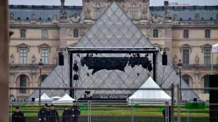 Evacuada por motivos de seguridad la sala de prensa de Macron en el Louvre