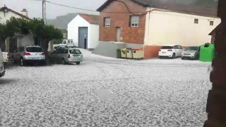 Una tormenta de granizo sorprende a los habitantes de Lerín
